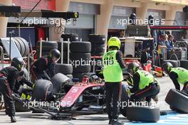 Theo Pourchaire (FRA) ART Grand Prix makes a pit stop. 05.03.2023. FIA Formula 2 Championship, Rd 1, Feature Race, Sakhir, Bahrain, Sunday.