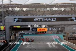 Arther Leclerc (MON) Dams stalled at the start of the race. 25.11.2023. Formula 2 Championship, Rd 14, Yas Marina Circuit, Abu Dhabi, UAE, Sprint Race, Saturday.