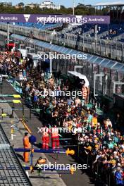 Circuit atmosphere - fans in the pit lane. 21.03.2024. Formula 1 World Championship, Rd 3, Australian Grand Prix, Albert Park, Melbourne, Australia, Preparation Day.