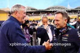 (L to R): Jeremy Clarkson (GBR) on the grid with Christian Horner (GBR) Red Bull Racing Team Principal. 02.03.2024. Formula 1 World Championship, Rd 1, Bahrain Grand Prix, Sakhir, Bahrain, Race Day.