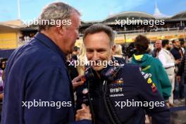 (L to R): Jeremy Clarkson (GBR) with Christian Horner (GBR) Red Bull Racing Team Principal on the grid. 02.03.2024. Formula 1 World Championship, Rd 1, Bahrain Grand Prix, Sakhir, Bahrain, Race Day.