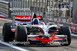 David Coulthard (GBR) Channel 4 F1 Commentator in the McLaren MP4-23A. 02.03.2024. Formula 1 World Championship, Rd 1, Bahrain Grand Prix, Sakhir, Bahrain, Race Day.
