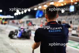 Williams Racing mechanic in the pits. 29.02.2024. Formula 1 World Championship, Rd 1, Bahrain Grand Prix, Sakhir, Bahrain, Practice Day