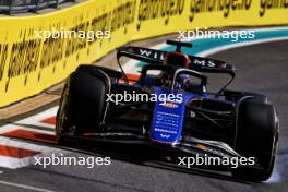 Alexander Albon (THA) Williams Racing FW46 locks up under braking. 03.05.2024. Formula 1 World Championship, Rd 6, Miami Grand Prix, Miami, Florida, USA, Sprint Qualifying Day.