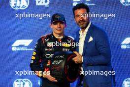 Max Verstappen (NLD) Red Bull Racing receives the Pirelli Pole Position Award from Gianluigi Buffon (ITA) Former Football Player. 08.03.2024. Formula 1 World Championship, Rd 2, Saudi Arabian Grand Prix, Jeddah, Saudi Arabia, Qualifying Day.