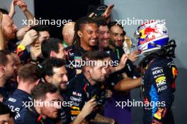 Race winner Max Verstappen (NLD) Red Bull Racing celebrates with the team in parc ferme. 09.03.2024. Formula 1 World Championship, Rd 2, Saudi Arabian Grand Prix, Jeddah, Saudi Arabia, Race Day.